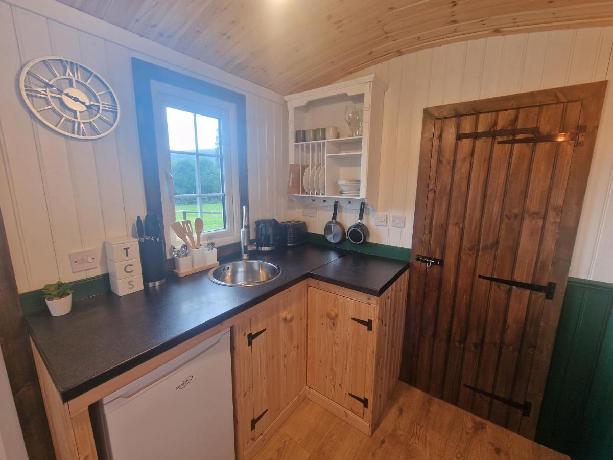 Cwtch Glamping Shepherds Huts Abergavenny Exterior photo