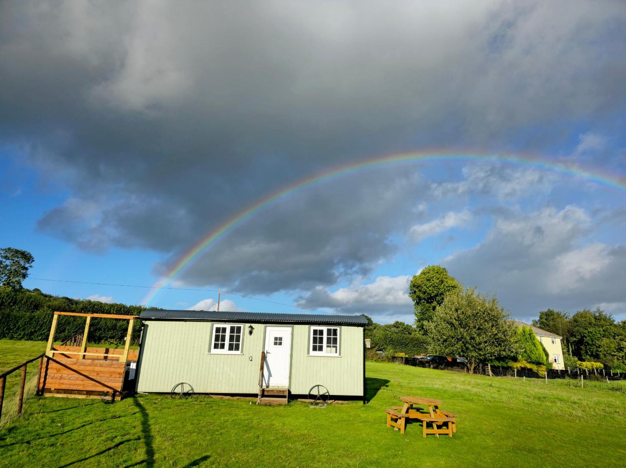 Cwtch Glamping Shepherds Huts Abergavenny Exterior photo